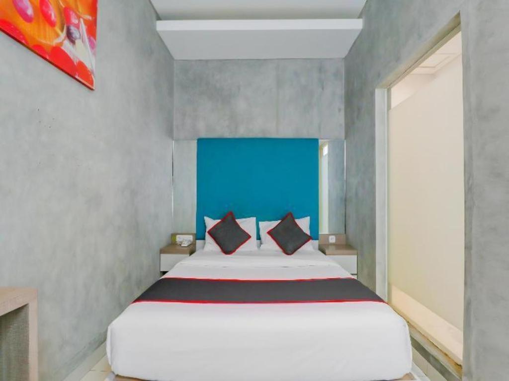 Отель Collection O 31 The Batik Bed And Coffee Бандунг Экстерьер фото