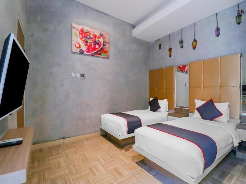 Отель Collection O 31 The Batik Bed And Coffee Бандунг Экстерьер фото